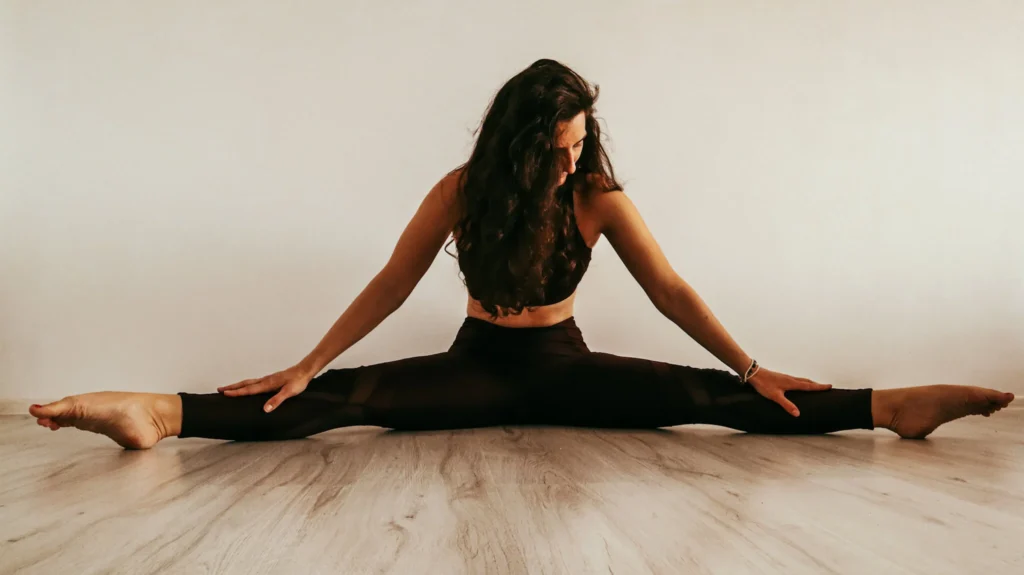 luiza-voronca-middle-split-yogaintoyourlife